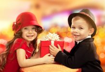 Что подарить мальчику на 2 года?