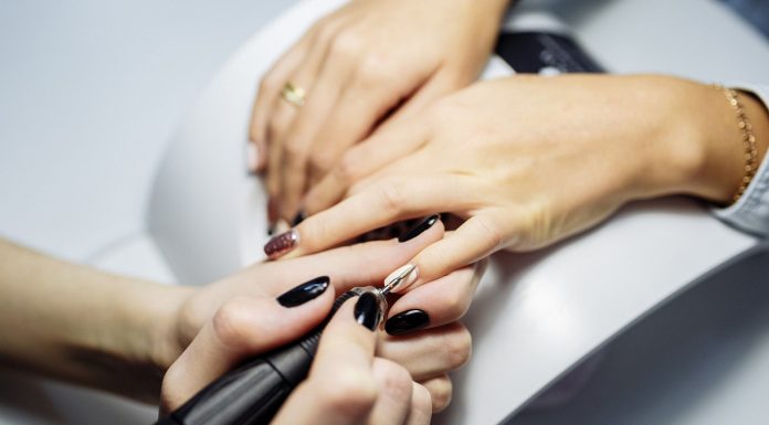 Плюсы и минусы аппаратного маникюра