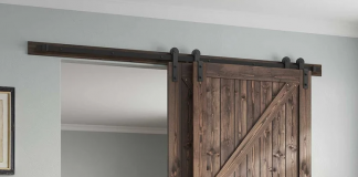 Механизм для раздвижных амбарных дверей: для какого интерьера актуальна такая деталь