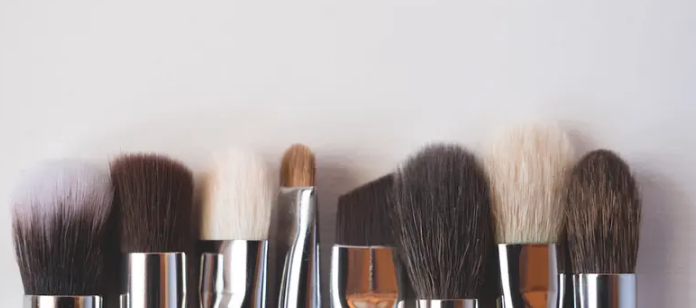 Как очистить кисти для макияжа за 4 простых шага