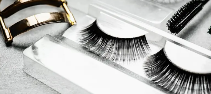 Как легко нанести накладные ресницы за 5 простых шагов