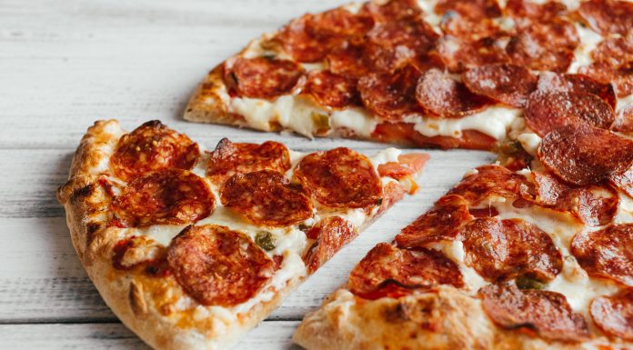 Самая желанная еда на празднике — пицца!
