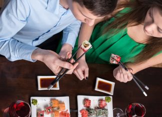 Где можно заказать сеты роллов в Ижевске: выбор