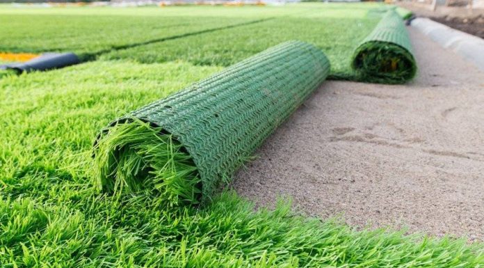 Где недорого купить искусственный футбольный газон?