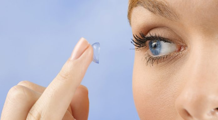 Где купить недорого глазные линзы: помощь в выборе