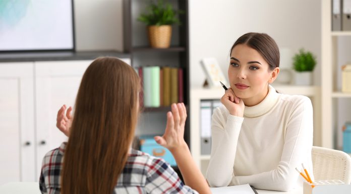 Учеба на психолога: поступать в ВУЗ или в специальный центр