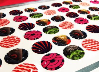 Объемные наклейки со смолой: изготовление и использование