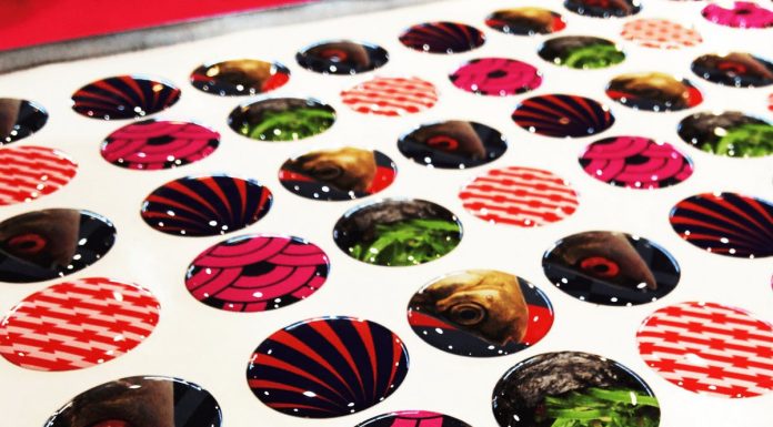 Объемные наклейки со смолой: изготовление и использование