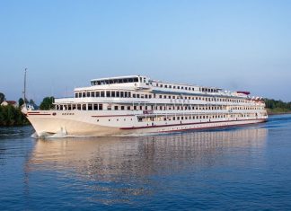 Круизы на теплоходах в России и за рубежом: популярные круизы в России