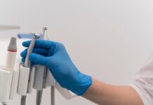 Зуботехнические материалы: основные виды и их применение