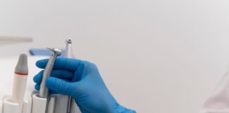 Зуботехнические материалы: основные виды и их применение