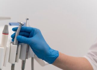 Зуботехнические материалы: основные виды и их применение