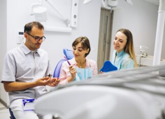 Отличия взрослой стоматологии от детской: специфика лечения и ухода