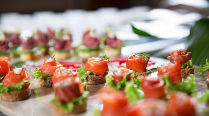 Как организовать уютный домашний праздник в формате фуршета