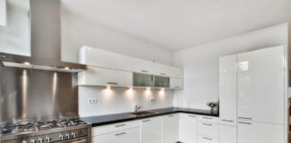 Угловая кухня на заказ в Минске: почему это оптимальное решение для малогабаритных помещений