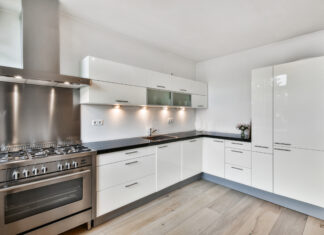 Угловая кухня на заказ в Минске: почему это оптимальное решение для малогабаритных помещений